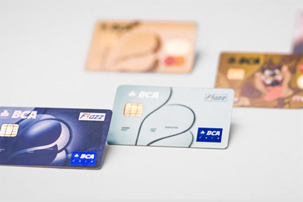 Kartu Kredit Berlogo BCA Card